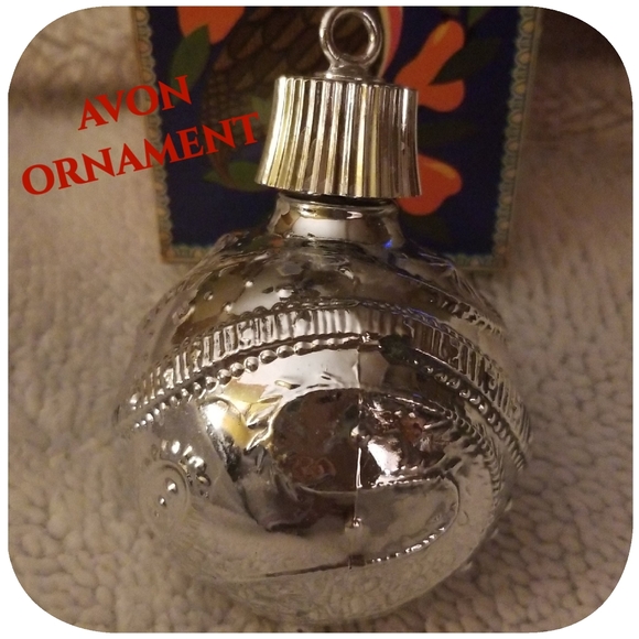 Vintage Avon Glass Holiday Ornament Bottle w/Box. - Picture 2 of 6